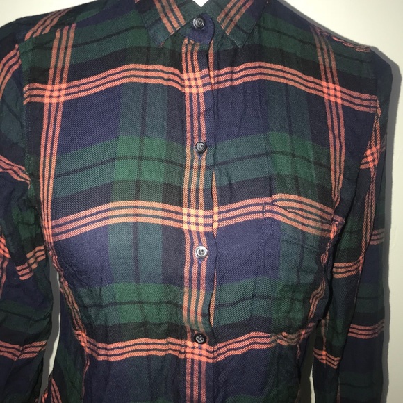 old navy plaid button shirt - Picture 2 of 4